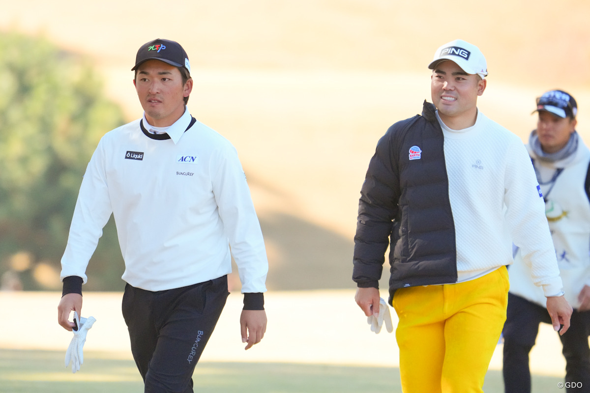 金子駆大（左）と蝉川泰果 2025年 ゴルフ日本シリーズJTカップ 最終日 金子駆大 蝉川泰果
