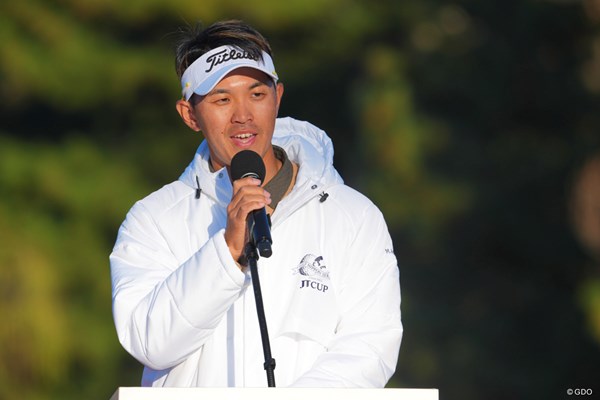 2025年 ゴルフ日本シリーズJTカップ 最終日 阿久津未来也 選手会副会長がギャラリーの皆様へご挨拶。