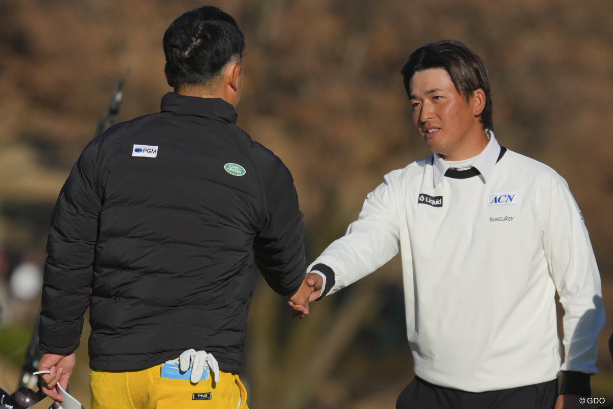 最終日は逆転の可能性を持っていた蝉川泰果と同組でプレーした