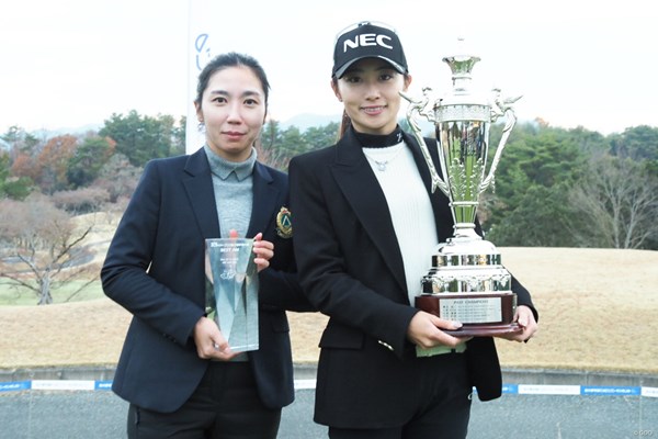 安田祐香 成田美知 大会連覇を果たした安田祐香（右）とベストアマの成田美知