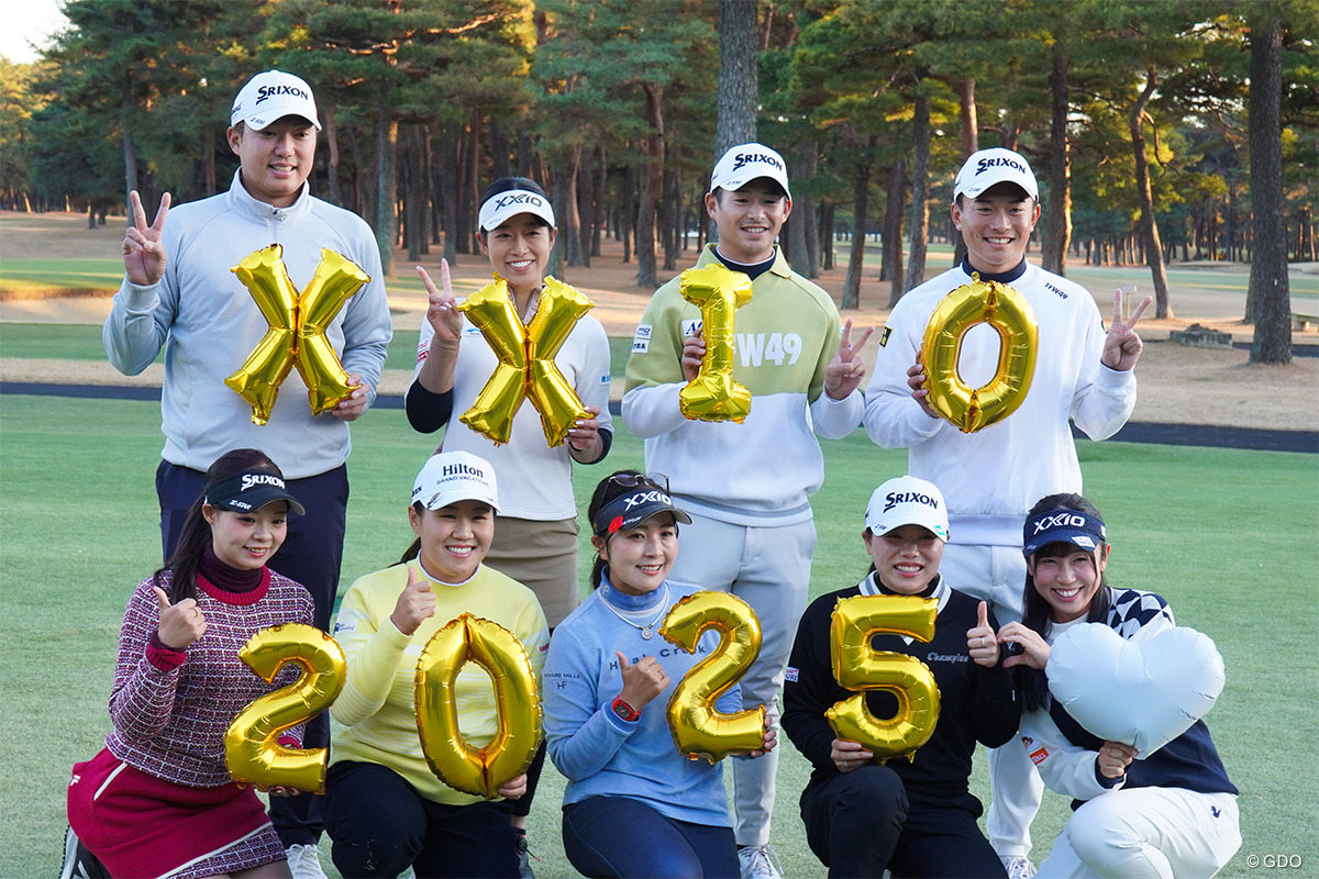 住友ゴムの契約選手が集った。(左上から)出水田大二郎、吉本ここね、片岡尚之、岡田晃平、(左下から)本明夏、畑岡奈紗、青木瀬令奈、勝みなみ、菅沼菜々