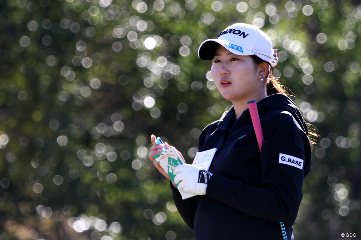 強風との戦いも強いられた最終日に逆転。藤本優菜が新人No.1のタイトルを手にした