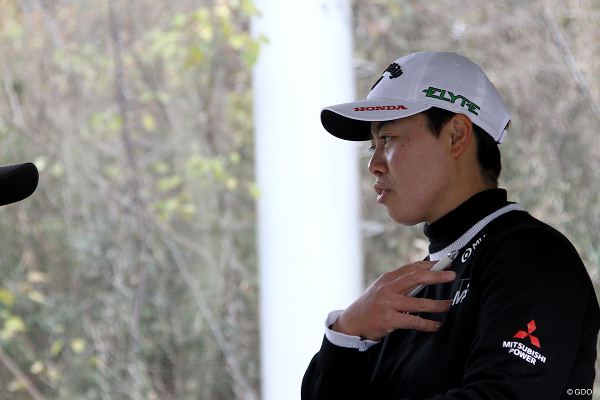 マネジメントへの質問にペンを片手に指導