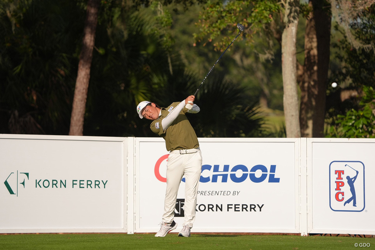 緊張感を払いのけるように 金子駆大