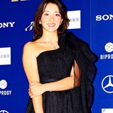 スリットドレスの脇元華に「脚、お願いします!」 河本結は“プリンセス風”ピンク/JLPGAアワード