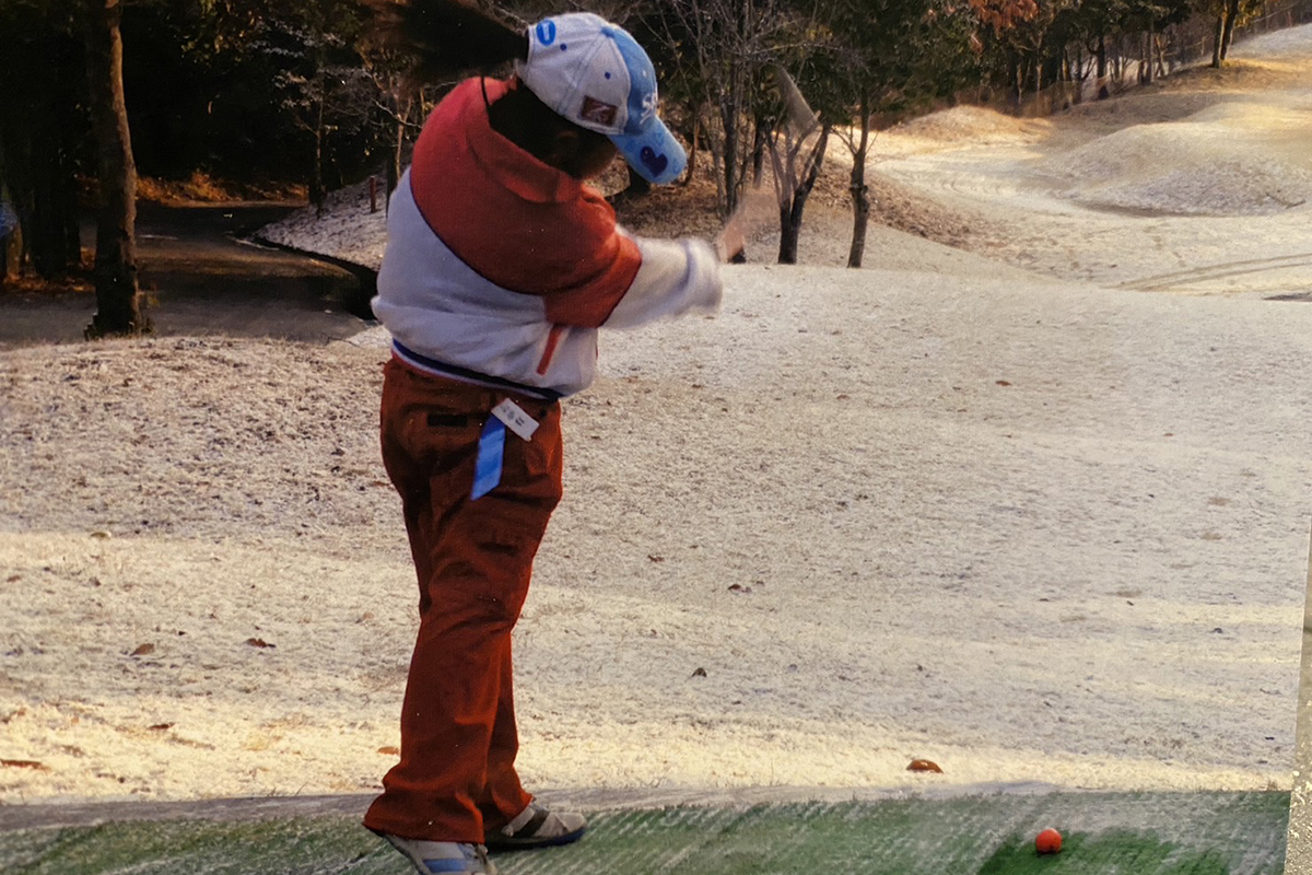 ゴルフを覚えたての山下美夢有（父・勝臣さん提供）