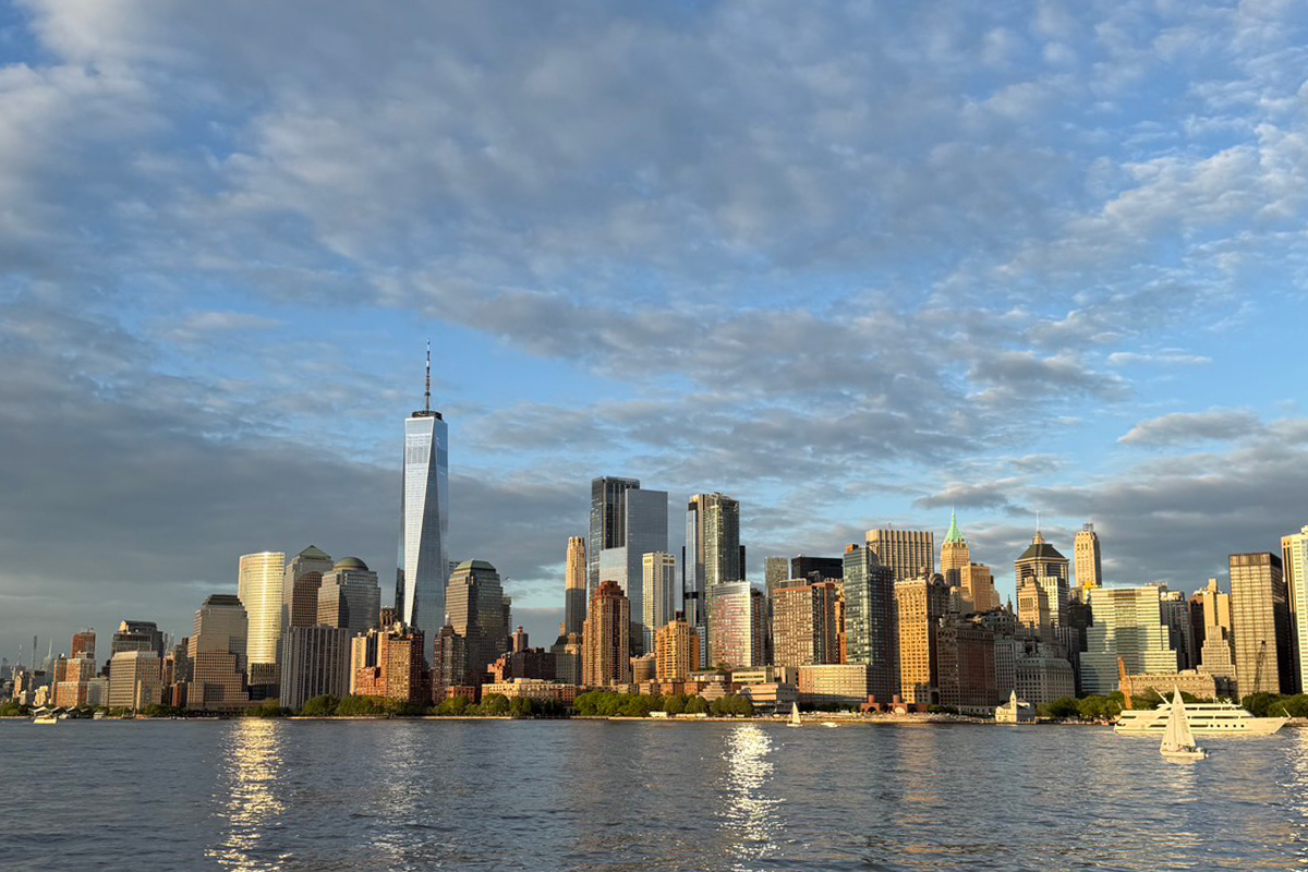 みずほアメリカズオープンではマンハッタンを望みながらコースへ（提供画像）