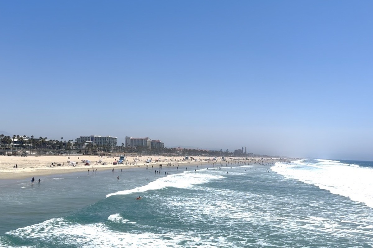 サーフィンの聖地として知られるハンティントンビーチ（提供画像）