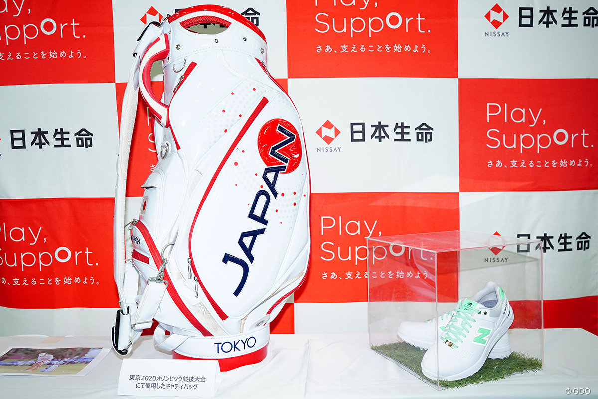イベント会場には「東京五輪」で使用したキャディバッグも展示