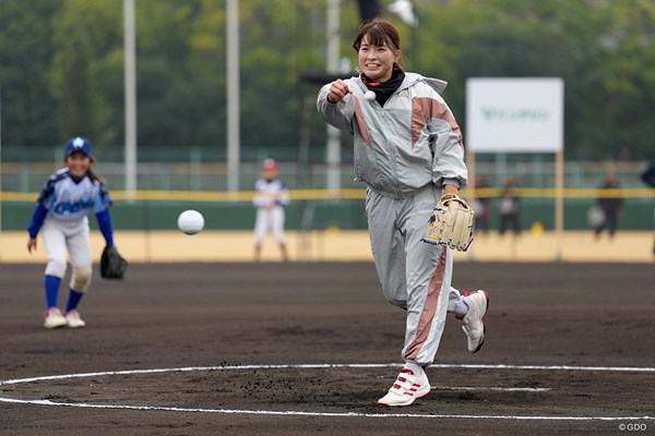渋野日向子 こん身の投球を左中間に運ばれた