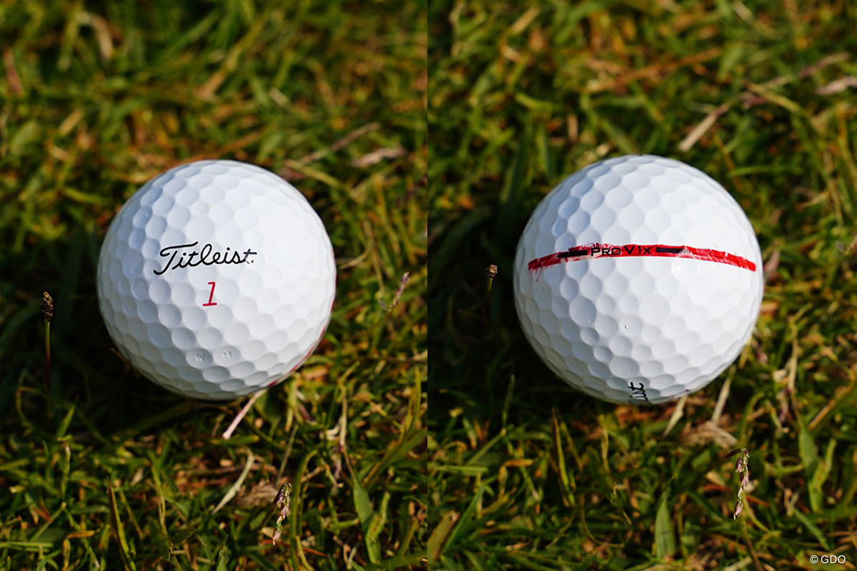 阿久津未来也は赤線を引いた「PRO V1x」を使用する