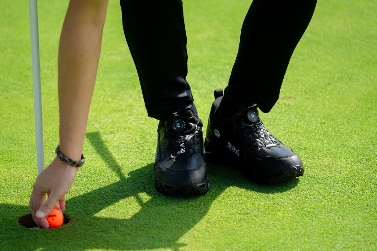 2025秋冬 新作ゴルフシューズ試し履きレポート ビーアクシス バラスコアターフ