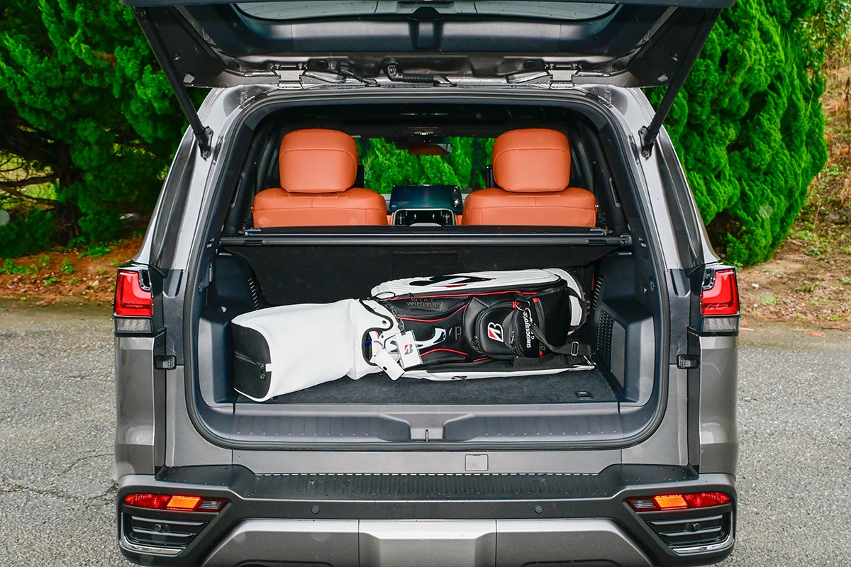 クルマはゴルフギアである ツアータイプのキャディバッグ1個を積んだ状態