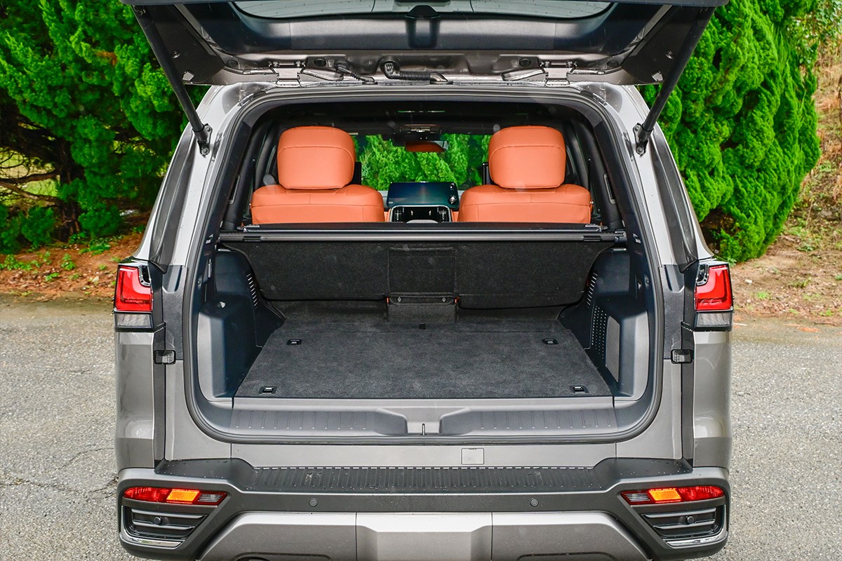 クルマはゴルフギアである LX700hの荷室