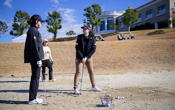 2026年 デサント特集 なんとも贅沢な指導（撮影：有原裕晶） 有原裕晶