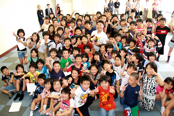 ＜薗田峻輔が小学校訪問で見せた“王様”ぶり＞