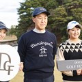 中村心（左）、稲垣那奈子（右）と記念撮影（デサント提供）
