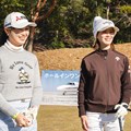 吉澤柚月と青木香奈子はニアピン対決を担当（デサント提供）