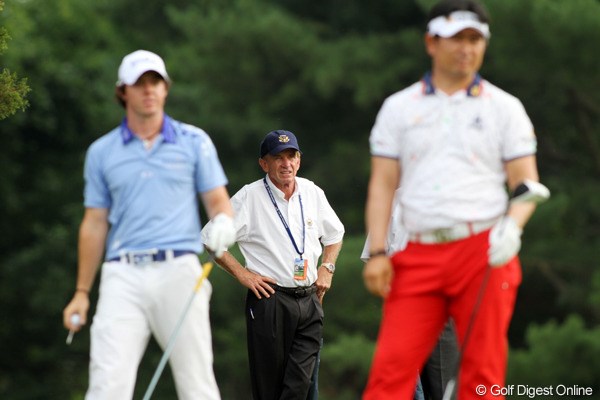 2011年 全米オープン 最終日 ティム・フィンチェム会長 PGAツアーのコミッショナーのフィンチェム氏がマキロイとヤンのプレーを間近で観戦。マキロイに米ツアー参戦を熱望？