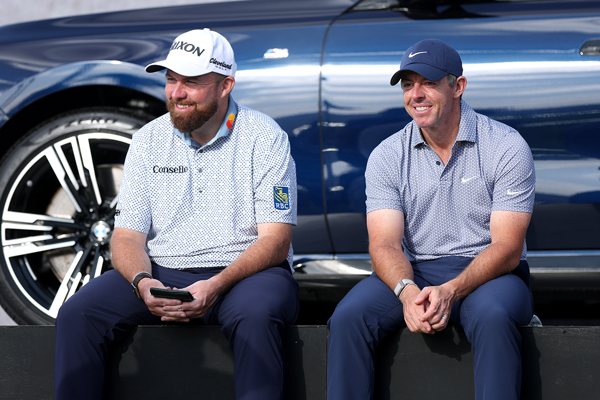 首位浮上したシェーン・ローリー（左）と5位後退のロリー・マキロイ（Andrew Redington/Getty Images）