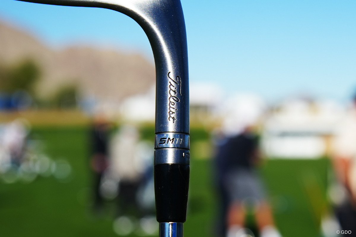 モデル名がネックに入る