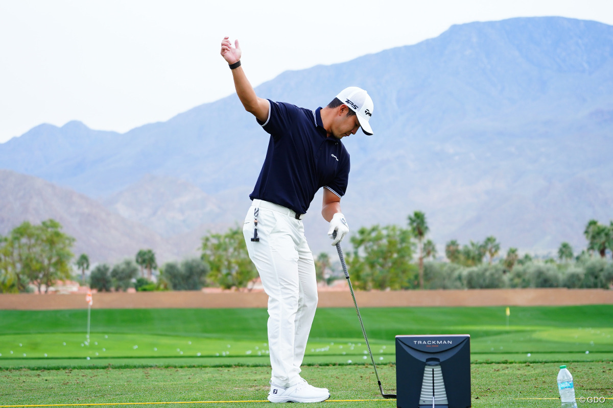 バックスイングから