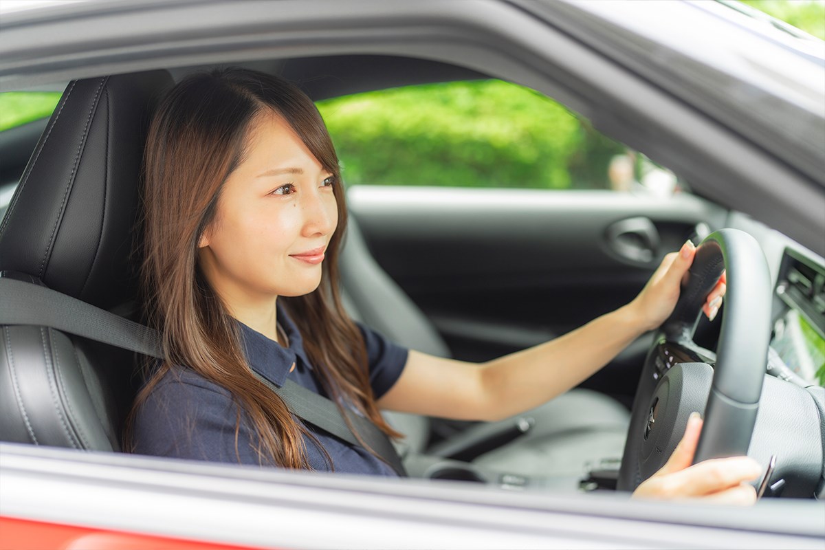 キャディバッグ積載量調査 スポーツカーらしくタイトな感じで、走りに集中できそうです