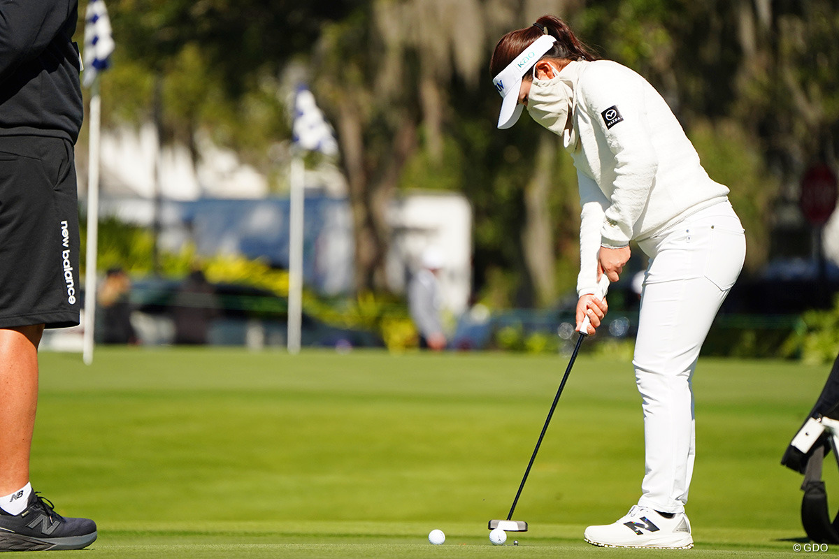 山下美夢有がパッティンググリーンで見せたユニークな握りの狙いは