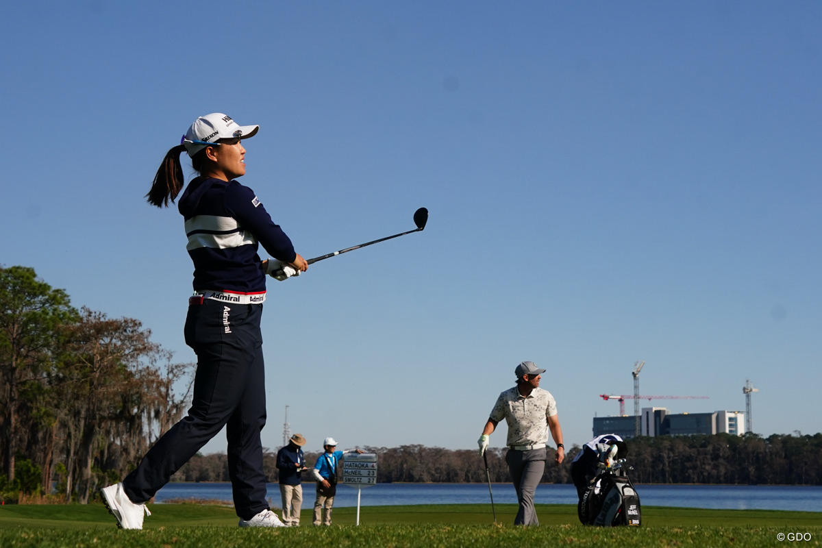 現役MLBプレーヤーのジェフ・マクニール氏（右）らとラウンド