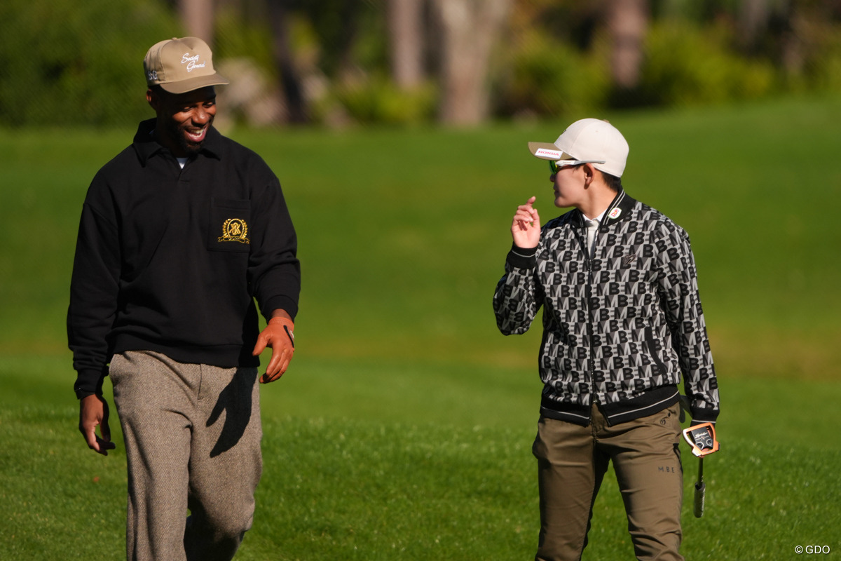 同組のセレブリティは元NFLのビクター・クルス氏