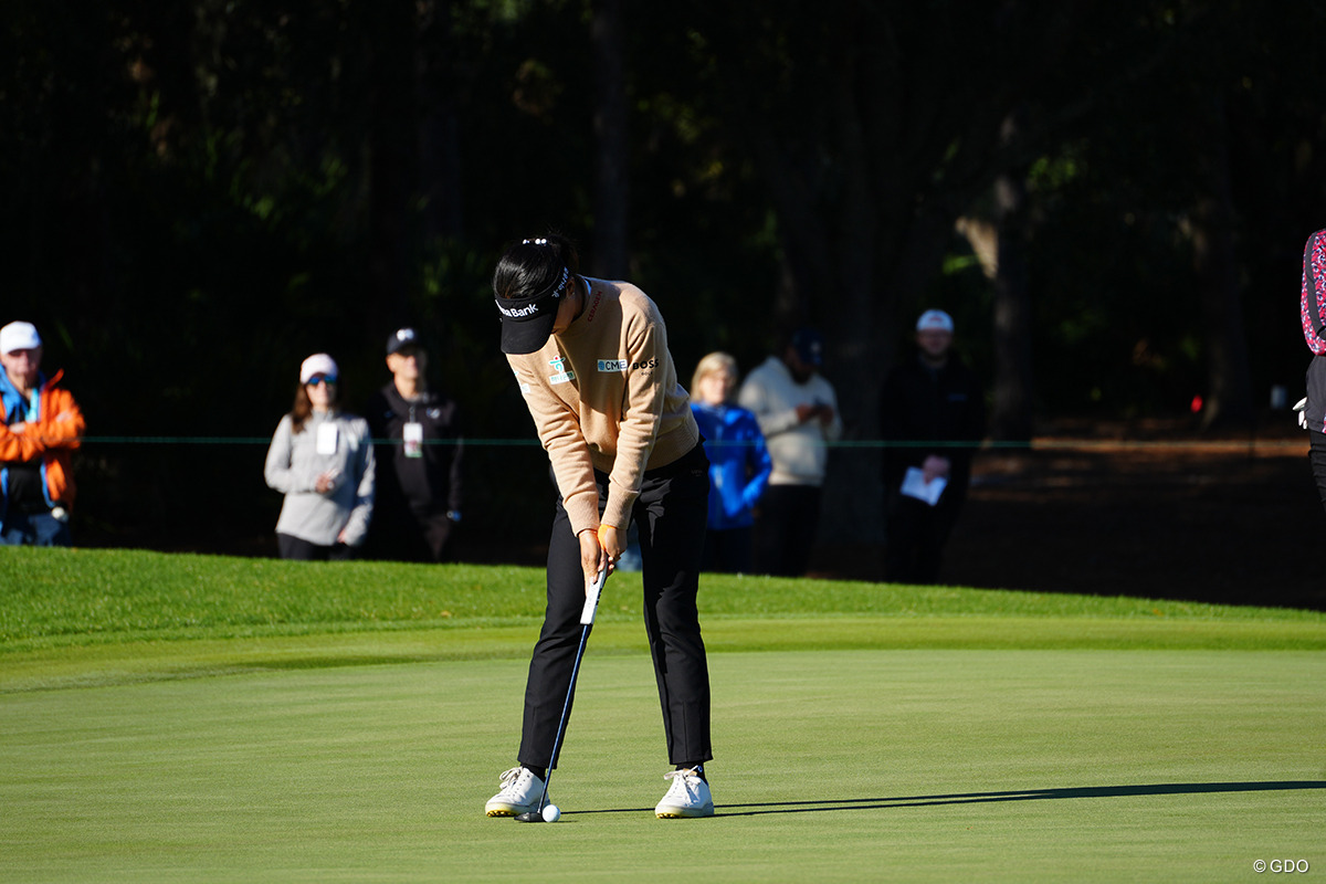 長いパットは右手が下に1