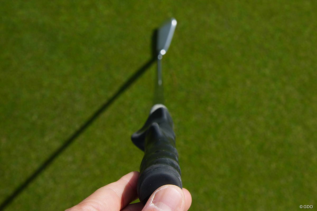 ザンダー・シャウフェレのグリップトレーナー装着7番アイアン