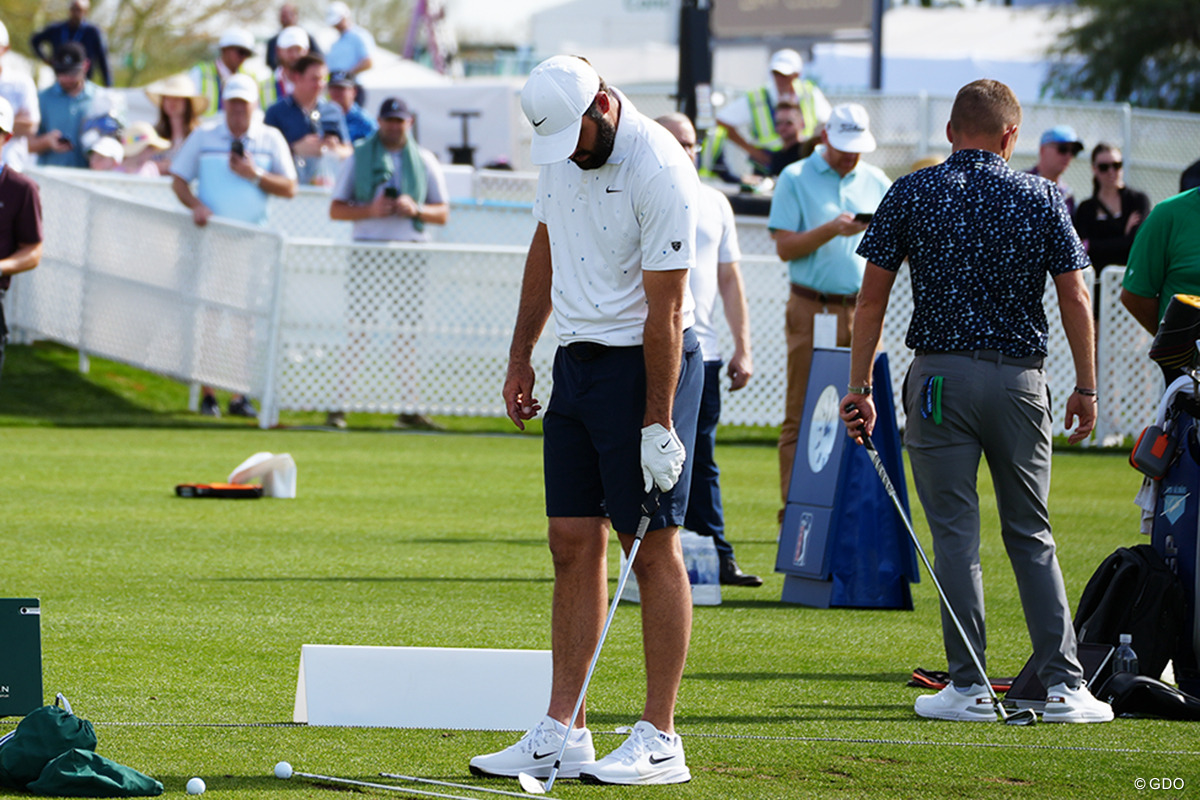 左手のグリップを確認する