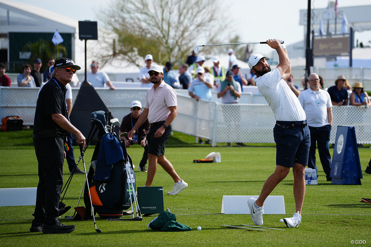 世界1位シェフラーは練習場で何をする？ かいま見た「左手グリップ」の重要性