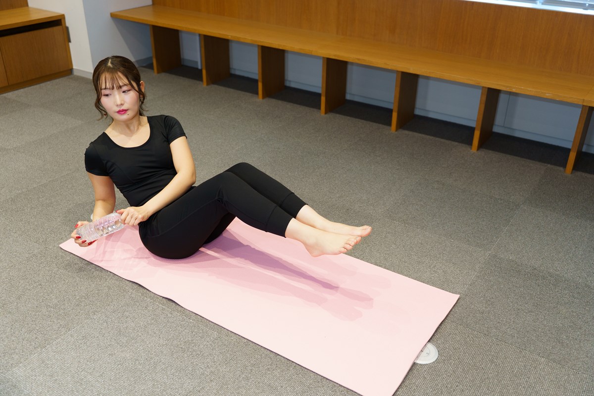 ペットボトル1本で簡単！「ツイスト戻し」でお腹周りをエクササイズ／冬の飛距離UPブートキャンプVol.3