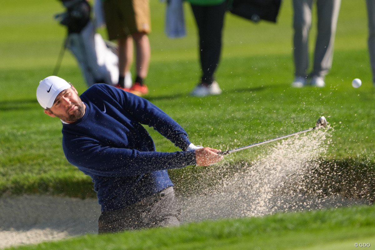 シェフラーも後半だけで5つ伸ばして34位浮上