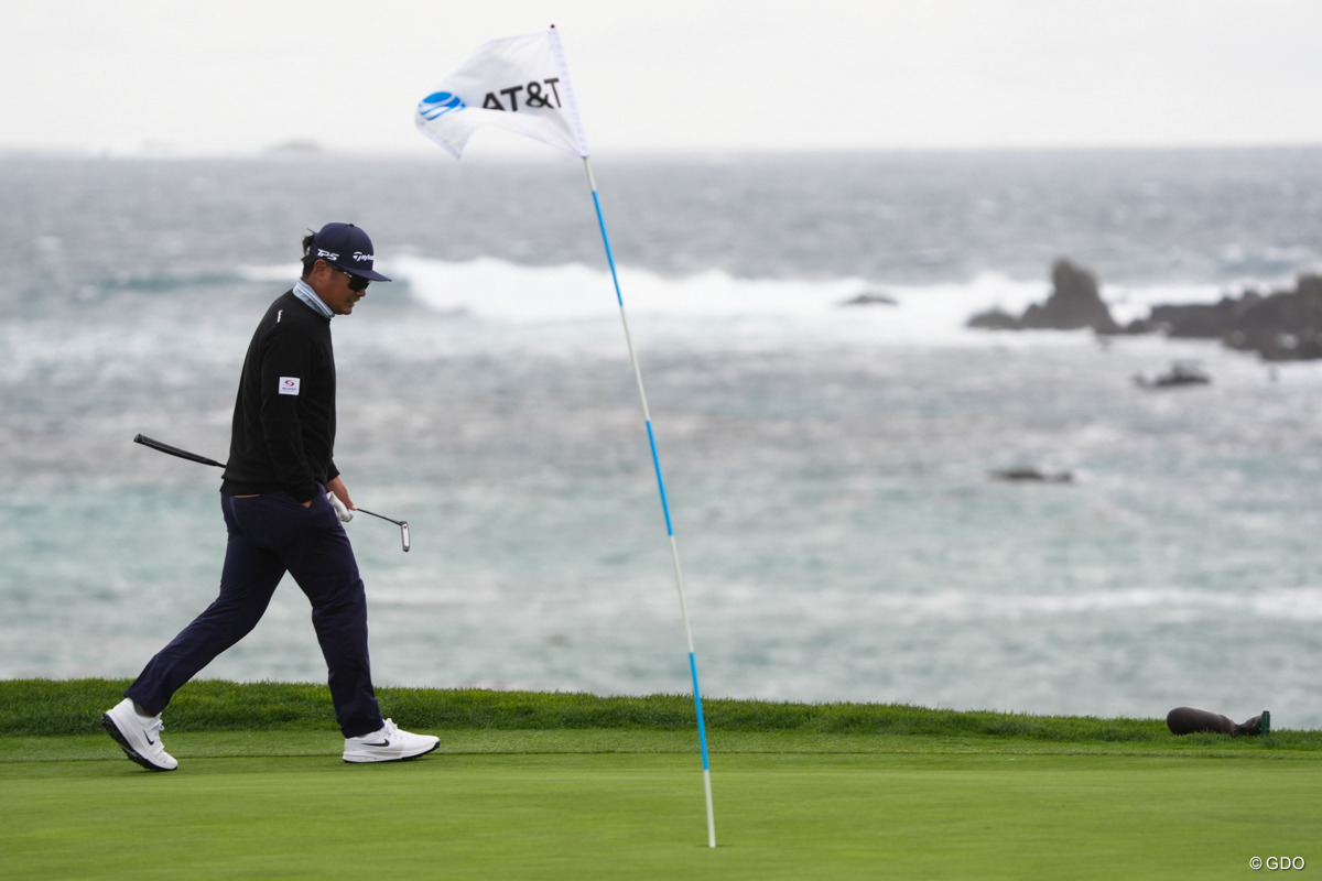 久常涼は首位スタートから強風のペブルビーチで「74」