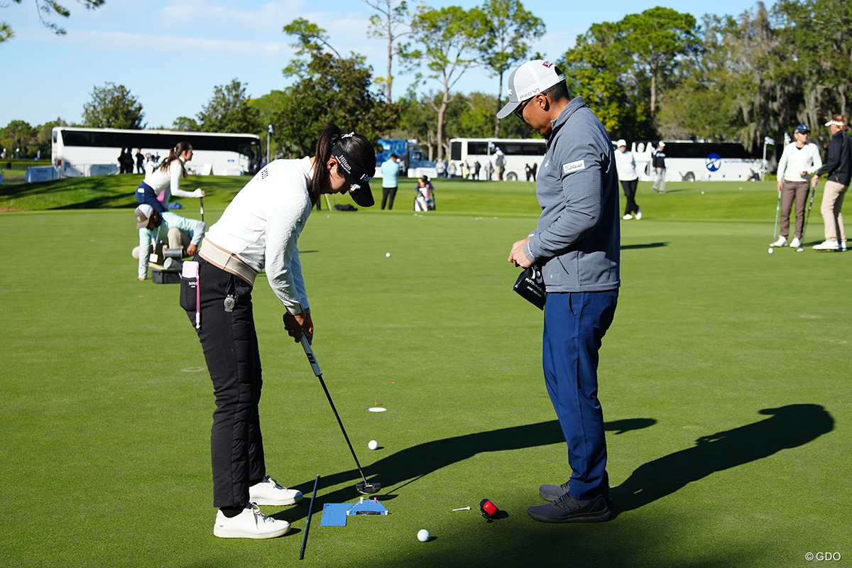 リディア・コーは常に鏡のプレートを使って目線をチェックしていた 2026年 ヒルトン・グランドバケーションズ トーナメント・オブ・チャンピオンズ 事前 リディア・コ クリス・チョー