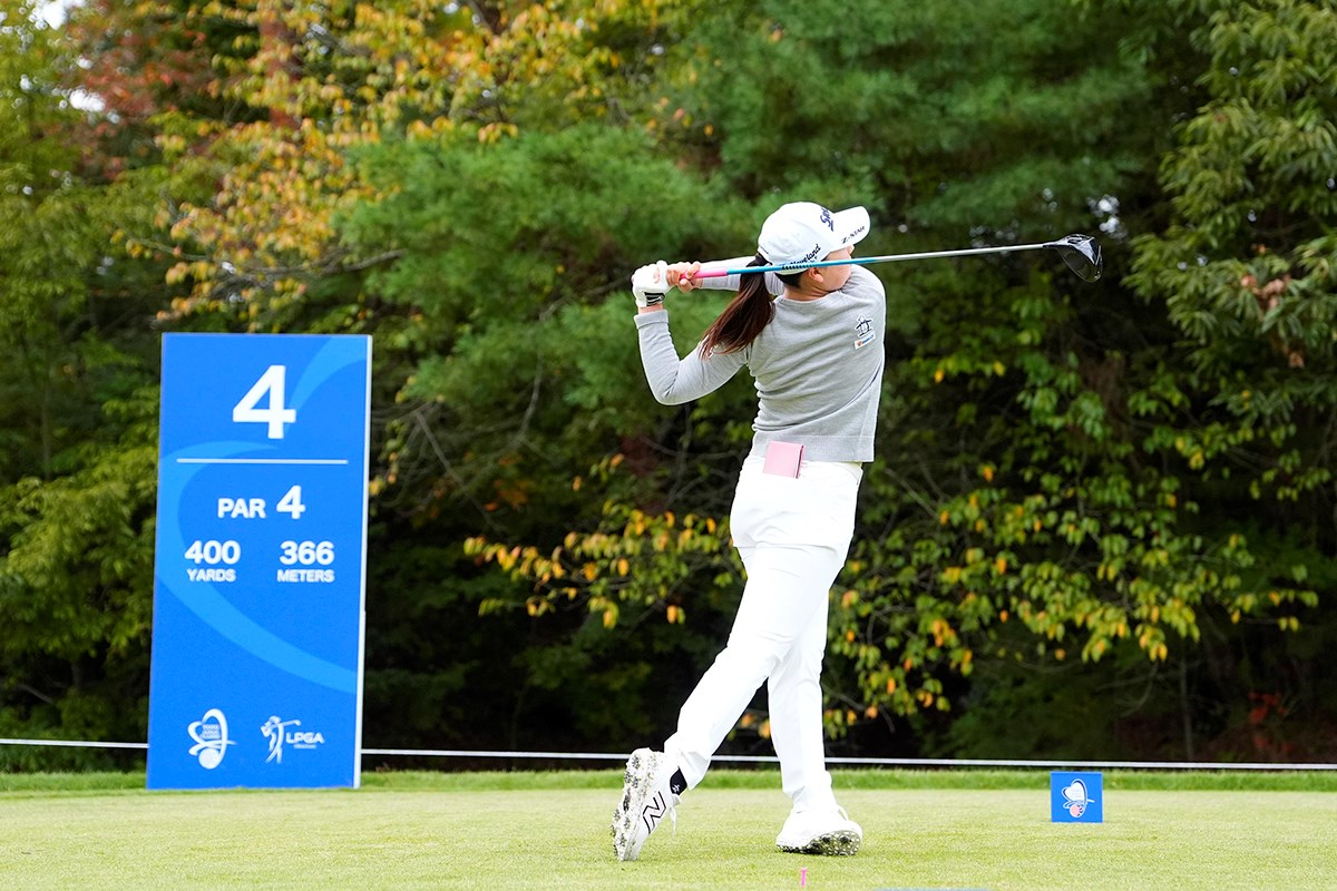 「左を向いてさらに左に振りきる」世界を制すパワーフェード飛ばし方／U-25世代 スイングセルフ解説／竹田麗央 フィニッシュでしっかり止まれるように