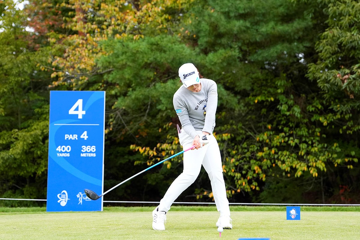 「左を向いてさらに左に振りきる」世界を制すパワーフェード飛ばし方／U-25世代 スイングセルフ解説／竹田麗央 インパクトに向かってパワーが凝縮されている