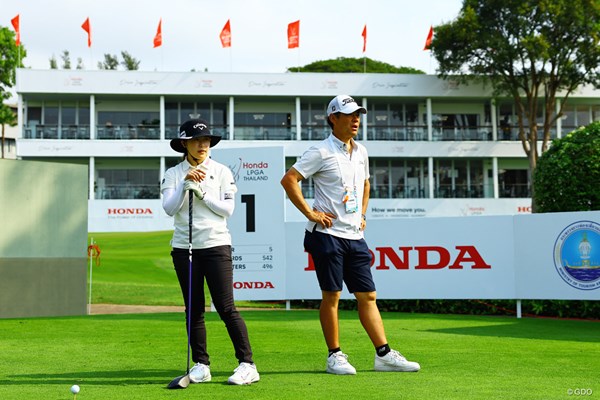 2026年 ホンダ LPGAタイランド 事前 吉田鈴  国内男子ツアー7勝の今野康晴がキャディを務める