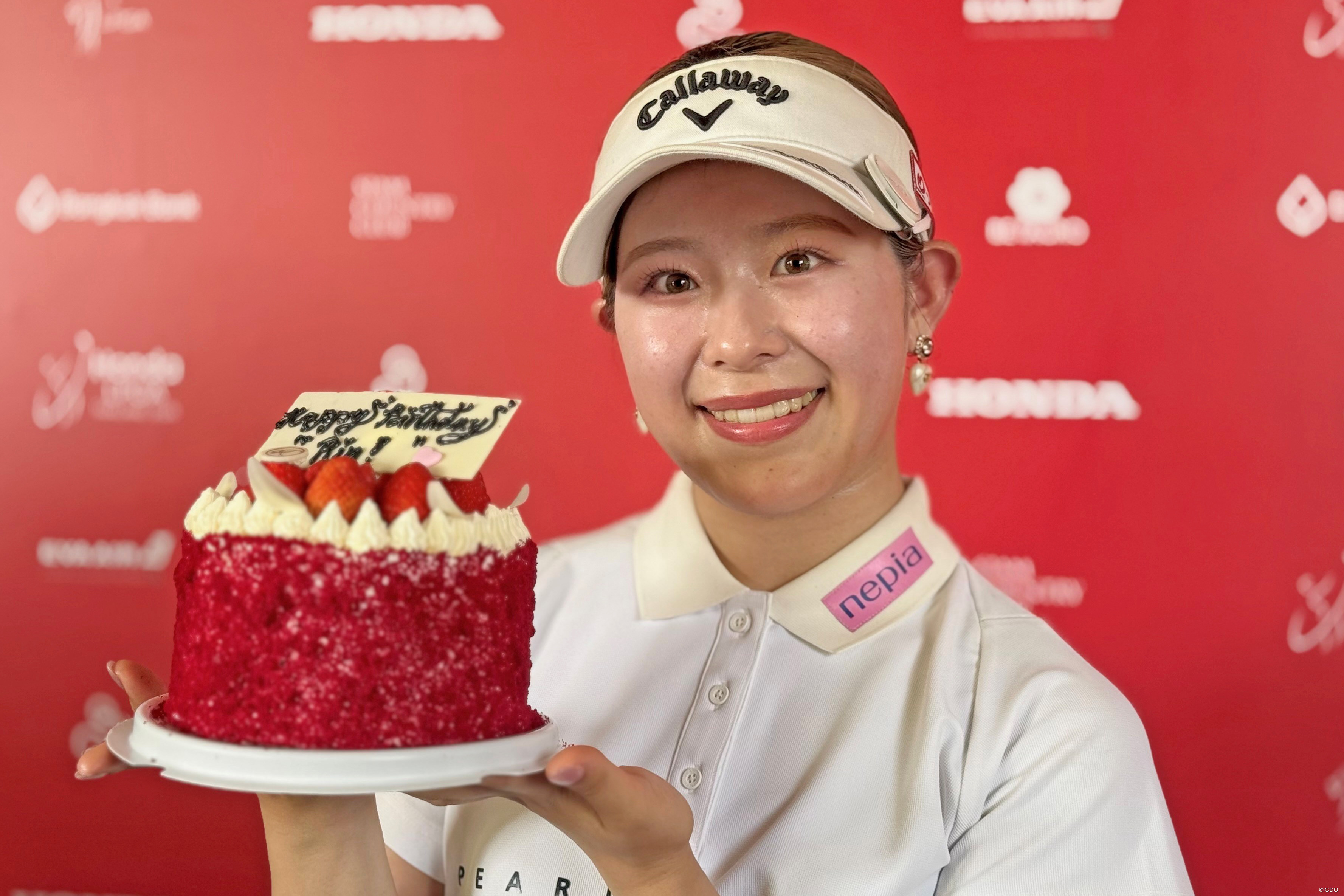 吉田鈴に大会からバースデーケーキのプレゼント