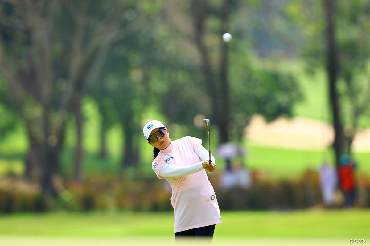 アプローチショットを放つ 2026年 ホンダ LPGAタイランド 3日目 勝みなみ