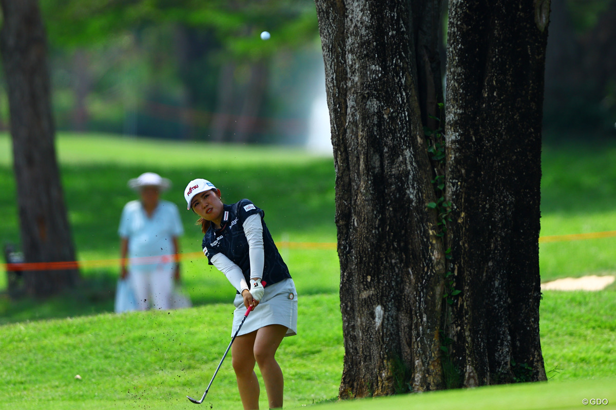 アプローチショットを放つ 2026年 ホンダ LPGAタイランド 3日目 古江彩佳