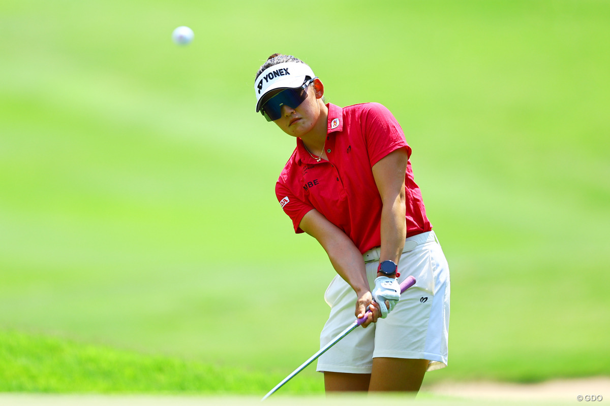 アプローチショットを放つ 2026年 ホンダ LPGAタイランド 最終日 岩井千怜