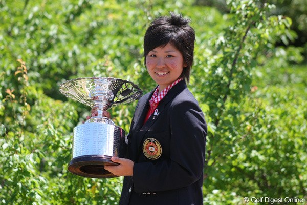 2011年 日本女子アマチュアゴルフ選手権競技 最終日 比嘉真美子 「優勝しか狙っていなかった」と語った比嘉真美子が悲願のタイトルを獲得した