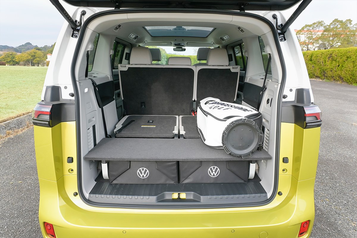 クルマはゴルフギアである ツアー型キャディバッグを縦に1個積んだ状態