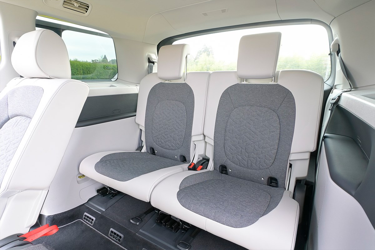 クルマはゴルフギアである 3列目シートにも窮屈な感じはない