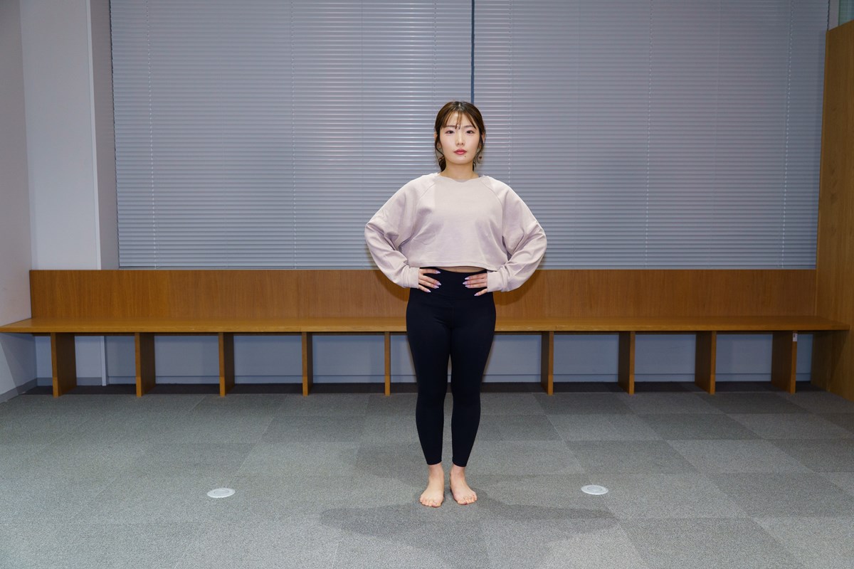 ヘッドスピードの源は足元から！地面反力を引き出す“踏み込み”トレ／冬の飛距離UPブートキャンプVol.5 直立姿勢に戻る