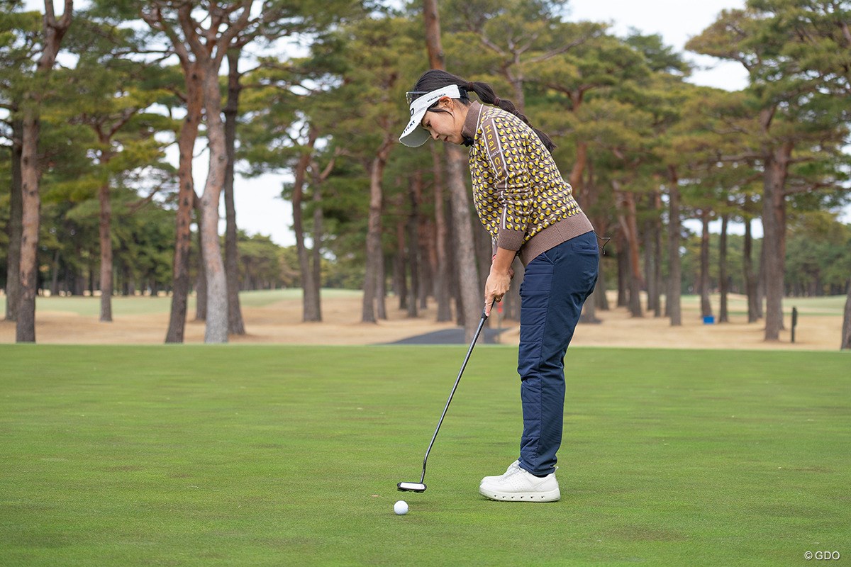 あなたはフックorスライス？パッティングにも存在する「持ち球」【青木瀬令奈のThe Putting World#6】 フック回転がかかる